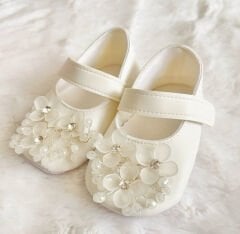 ÇİÇEK FİGÜRLÜ KIZ BEBEK AYAKKABI