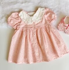 BEBE YAKA DETAYLI DÜĞMELİ ELBİSE