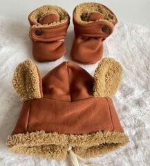 PELUŞ ŞAPKA PATİK TAKIMI